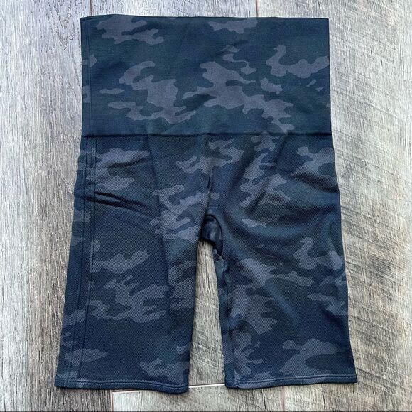Spanx Grey Black Look at Me Now Camo High Waisted Biker Shorts Shape Wear XS - Picture 8 of 10